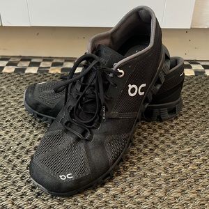 On Cloud “Cloud X” black sneakers size 9